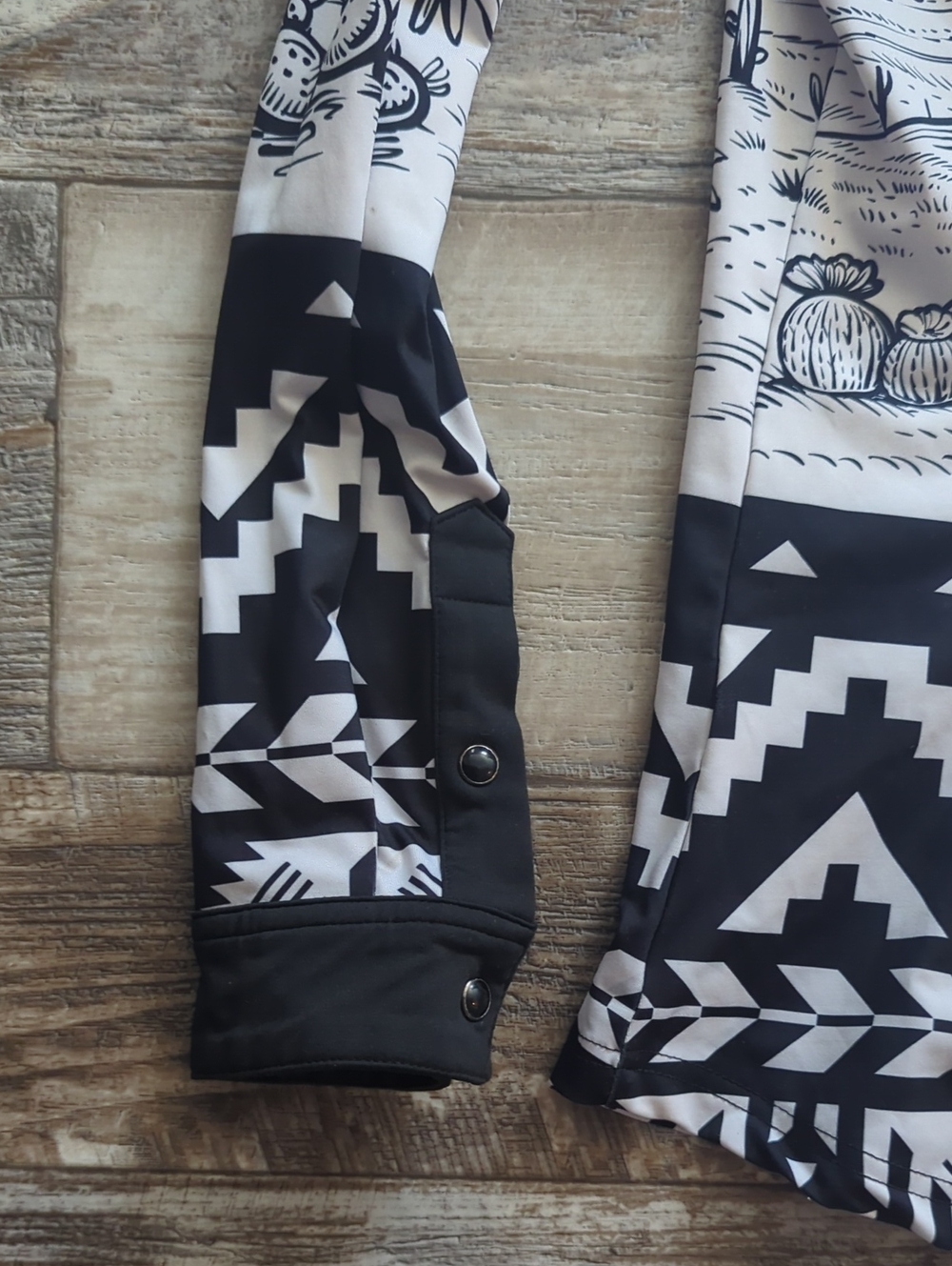 RANCH DRESS'N Fallon Taylor Black & White Southwest Desertscape Rodeo shirt sz S - Picture 9 of 14